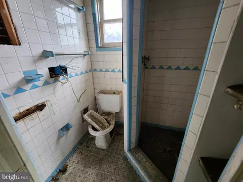 Bath - 2601 Frederick Ave, Baltimore, MD 21223 photo 2 of 3