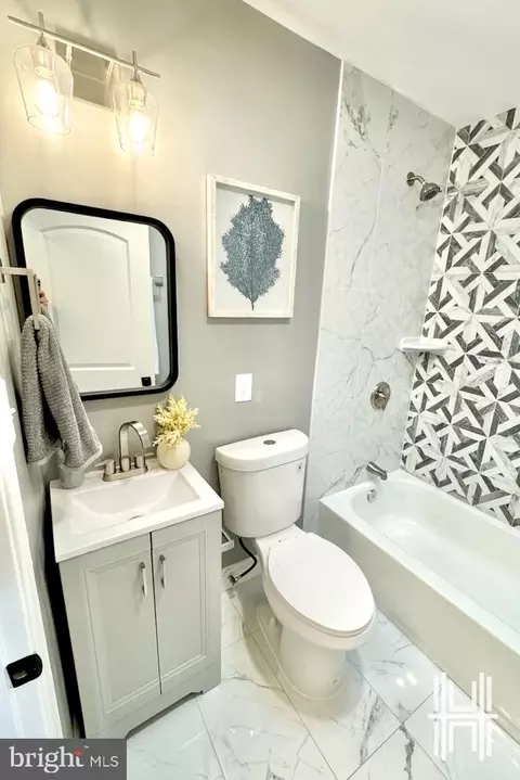 Bath - 3111 Windsor Ave, Baltimore, MD 21216 photo 3 of 5