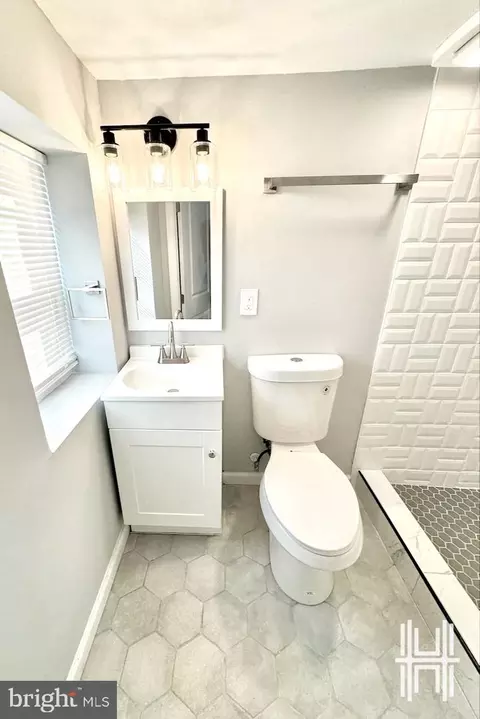 Bath - 3111 Windsor Ave, Baltimore, MD 21216 photo 4 of 5