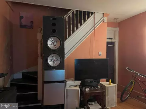 Living - 1011 Appleton St, Baltimore, MD 21217 photo 2 of 3