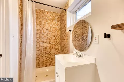 Bath - 318 S Durham St, Baltimore, MD 21231 photo 4 of 4