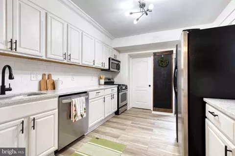Kitchen - 318 S Durham St, Baltimore, MD 21231 photo 2 of 5