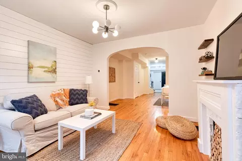 Living - 318 S Durham St, Baltimore, MD 21231 photo 1 of 5