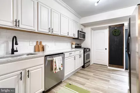 Kitchen - 318 S Durham St, Baltimore, MD 21231 photo 3 of 5