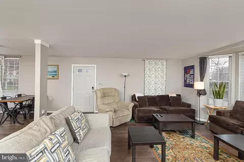 Living - 636 Perkins St, Baltimore, MD 21201 photo 3 of 8