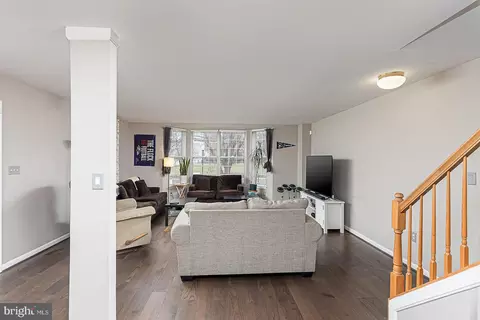 Living - 636 Perkins St, Baltimore, MD 21201 photo 1 of 8