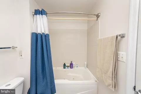 Bath - 636 Perkins St, Baltimore, MD 21201 photo 3 of 5