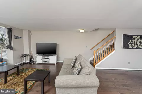 Living - 636 Perkins St, Baltimore, MD 21201 photo 5 of 8
