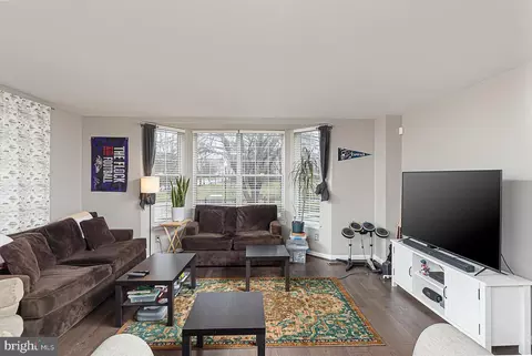 Living - 636 Perkins St, Baltimore, MD 21201 photo 2 of 8