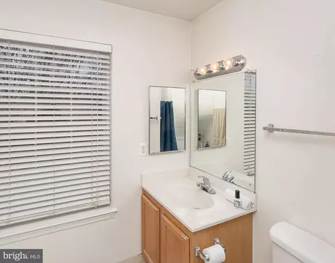 Bath - 636 Perkins St, Baltimore, MD 21201 photo 2 of 5