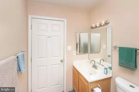 Bath - 636 Perkins St, Baltimore, MD 21201 photo 4 of 5