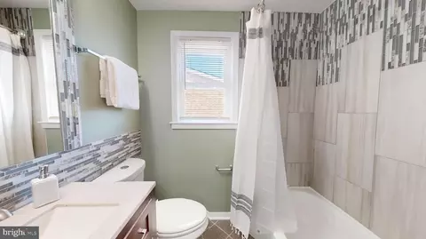 Bath - 5922 Theodore Ave, Baltimore, MD 21214 photo 1 of 2