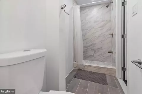 Bath - 3814 W Garrison Ave, Baltimore, MD 21215 photo 2 of 5
