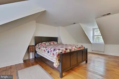 Bedroom - 105 E Montgomery St, Baltimore, MD 21230 photo 3 of 4
