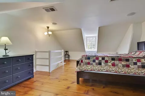 Bedroom - 105 E Montgomery St, Baltimore, MD 21230 photo 4 of 4