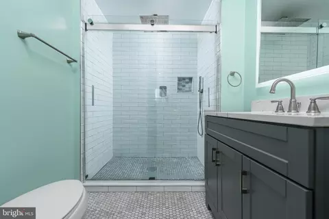 Bath - 3425 Chestnut Ave, Baltimore, MD 21211 photo 2 of 4