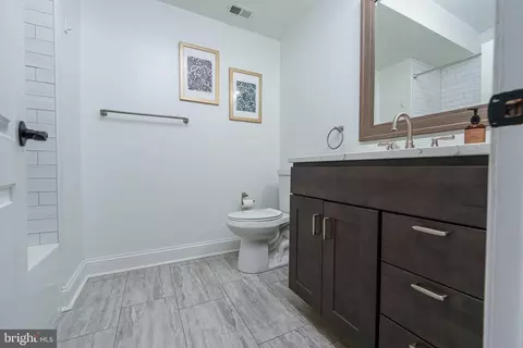 Bath - 3425 Chestnut Ave, Baltimore, MD 21211 photo 3 of 4