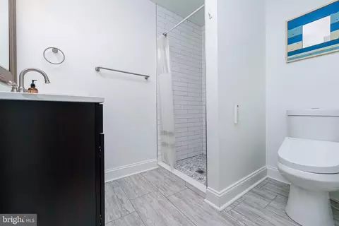Bath - 3425 Chestnut Ave, Baltimore, MD 21211 photo 4 of 4