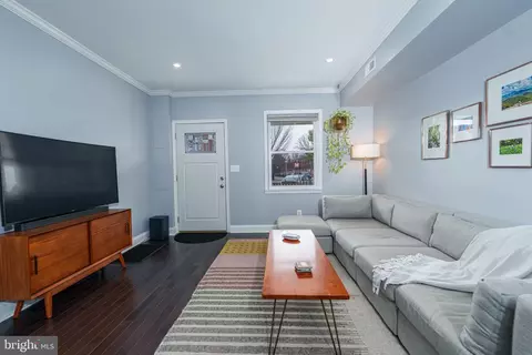 Living - 3425 Chestnut Ave, Baltimore, MD 21211 photo 1 of 3