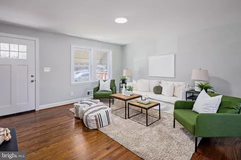 Living - 3538 Elmora Ave, Baltimore, MD 21213 photo 4 of 5