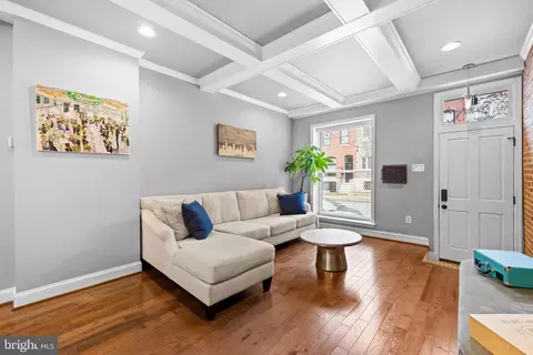 Living - 222 S Bouldin St S, Baltimore, MD 21224 photo 3 of 4