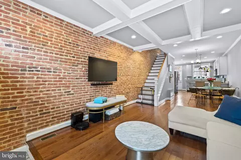 Living - 222 S Bouldin St S, Baltimore, MD 21224 photo 2 of 4