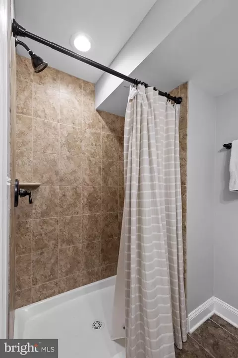 Bath - 222 S Bouldin St S, Baltimore, MD 21224 photo 5 of 5