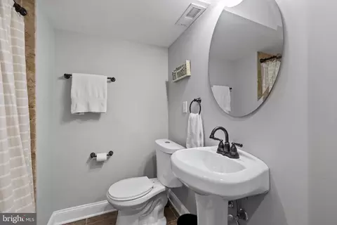 Bath - 222 S Bouldin St S, Baltimore, MD 21224 photo 4 of 5