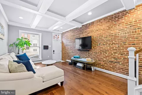 Living - 222 S Bouldin St S, Baltimore, MD 21224 photo 4 of 4