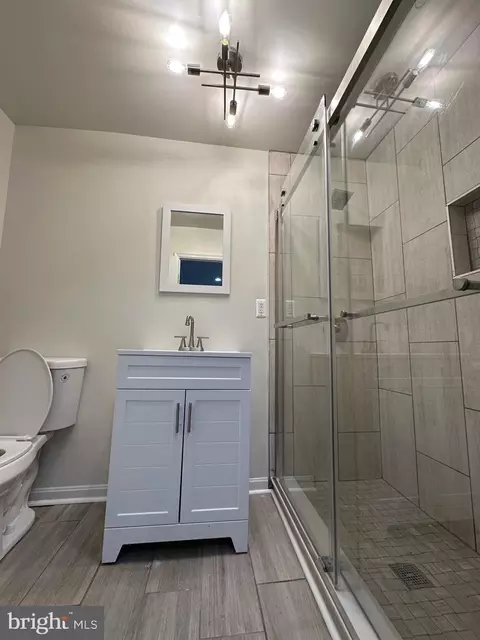 Bath - 123 N Monastery Ave, Baltimore, MD 21229 photo 2 of 4