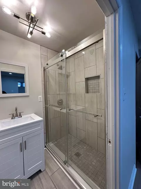 Bath - 123 N Monastery Ave, Baltimore, MD 21229 photo 1 of 4