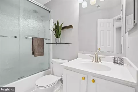 Bath - 5217 Tabard Ct, Baltimore, MD 21212 photo 3 of 3