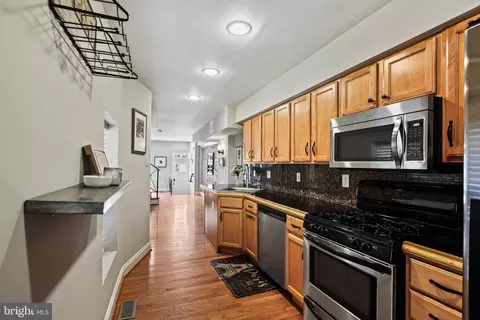 Entry Way - 10 E Gittings St, Baltimore, MD 21230 photo 4 of 7