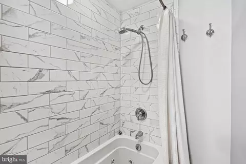 Bath - 10 E Gittings St, Baltimore, MD 21230 photo 3 of 3