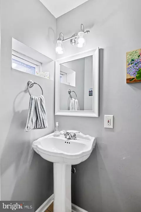 Bath - 10 E Gittings St, Baltimore, MD 21230 photo 2 of 3