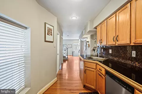 Entry Way - 10 E Gittings St, Baltimore, MD 21230 photo 5 of 7