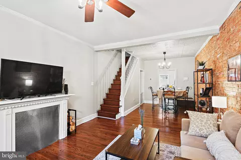 Entry Way - 1211 Hull St, Baltimore, MD 21230 photo 3 of 10