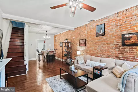 Entry Way - 1211 Hull St, Baltimore, MD 21230 photo 2 of 10