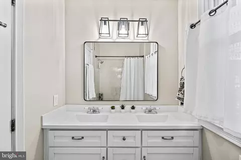 Bath - 1211 Hull St, Baltimore, MD 21230 photo 2 of 3