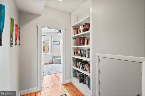 Entry Way - 1211 Hull St, Baltimore, MD 21230 photo 7 of 10