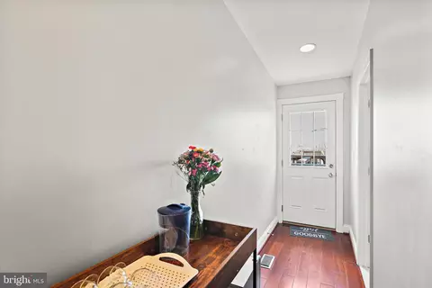 Entry Way - 1211 Hull St, Baltimore, MD 21230 photo 10 of 10