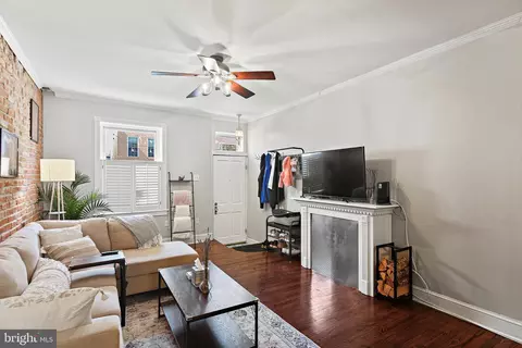 Entry Way - 1211 Hull St, Baltimore, MD 21230 photo 4 of 10