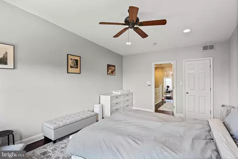 Bedroom - 1211 Hull St, Baltimore, MD 21230 photo 1 of 4