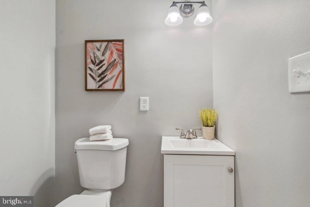 Bath - 1313 Weldon Ave, Baltimore, MD 21211 photo 1 of 5