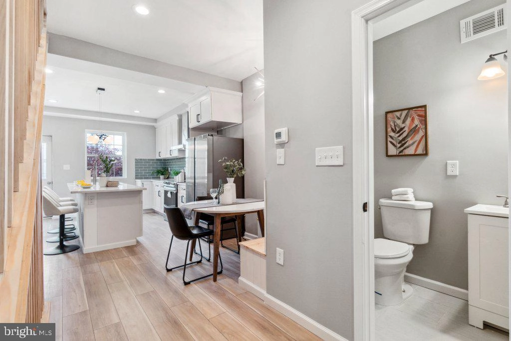 Bath - 1313 Weldon Ave, Baltimore, MD 21211 photo 2 of 5