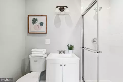 Bath - 1313 Weldon Ave, Baltimore, MD 21211 photo 5 of 5