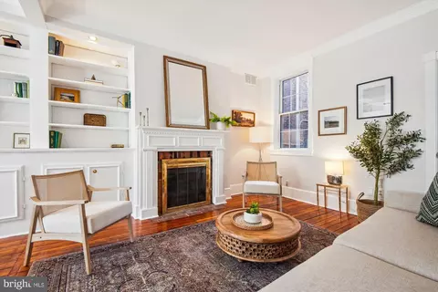 Living - 814 William St, Baltimore, MD 21230 photo 4 of 4