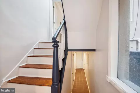 Entry Way - 814 William St, Baltimore, MD 21230 photo 3 of 3