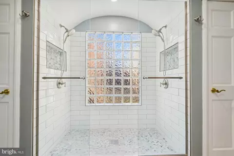 Bath - 814 William St, Baltimore, MD 21230 photo 1 of 7