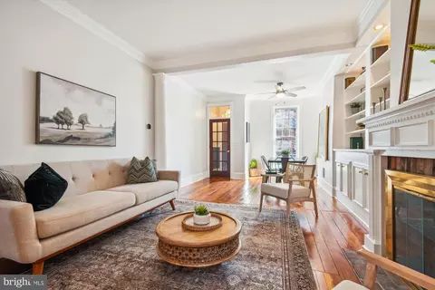 Living - 814 William St, Baltimore, MD 21230 photo 3 of 4